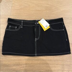 H&M / Black Denim Mini Skirt